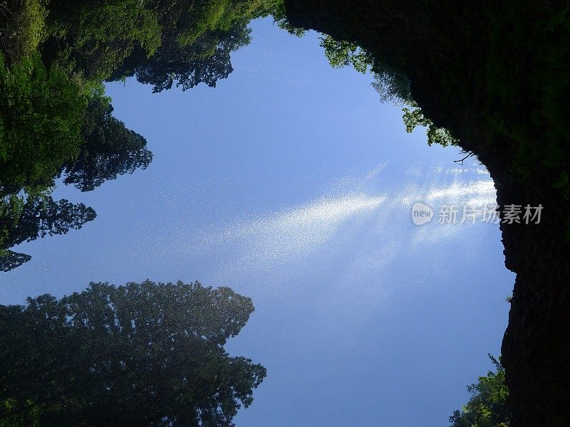 日本岛根县冲木的Dangyonotaki (Dangyo Falls)(日本100佳瀑布)